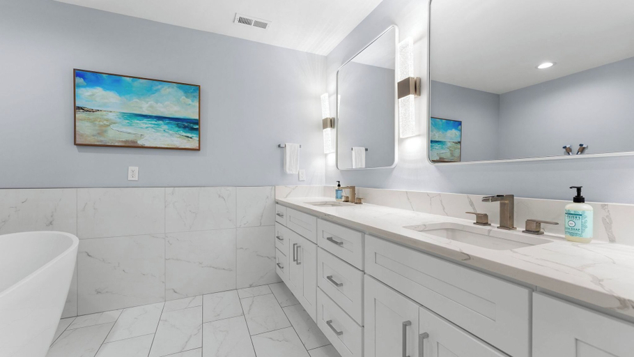 Bathroom 4, Laid Back Lake Life by Avantstay Waterfront View, Iredell