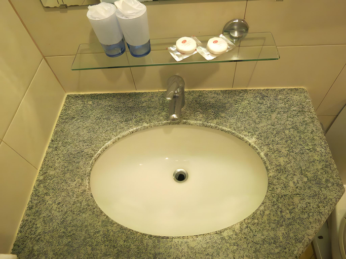 Bathroom 3, Cherry Blossoms Hotel Manila, Manila City