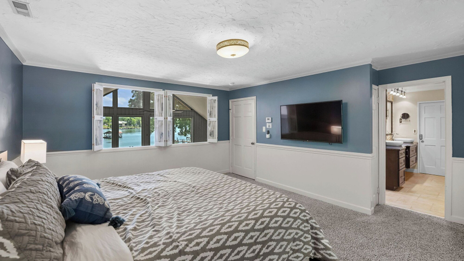 Bedroom 3, Stay Awhile by Avantstay Lakefront + Pool, Dock, Iredell