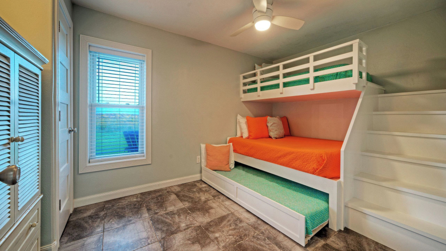Bedroom 3, Beachfront, Patio w/ Dune View, 2 Pools, Pickleball Cravin Waves by Avantstay, Nueces