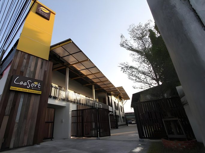 Exterior & Views 1, Hotel Leesort @ Onnuch, Phra Khanong