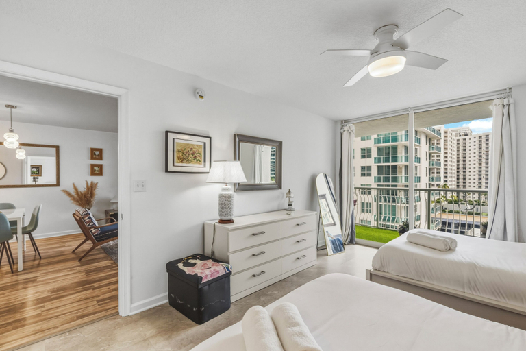 Bedroom 4, Sky High 31st Floor Condo W Parking, Miami-Dade