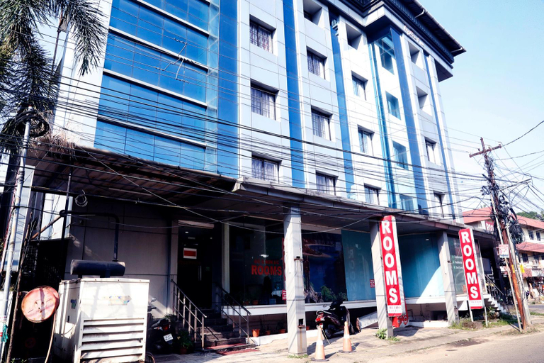 Entrance 2, Metro Kochi business hotel, Ernakulam