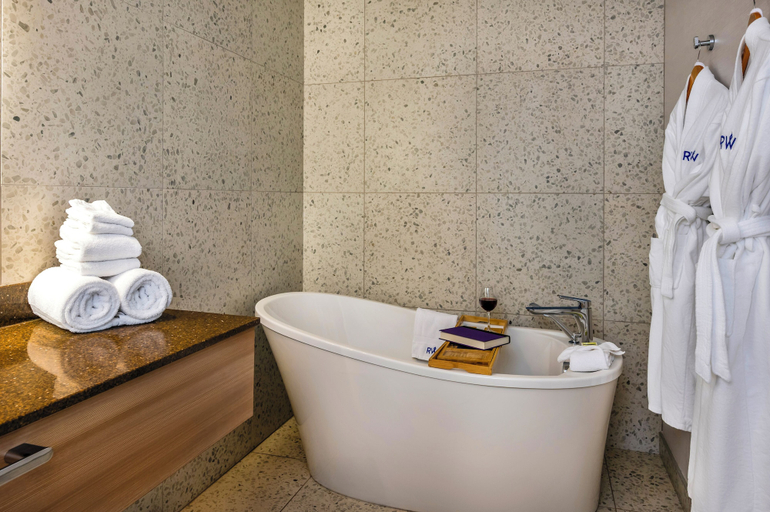 Bathroom 4, Hotel Royal William, an Ascend Collection Hotel, Communauté-Urbaine-de-Québec