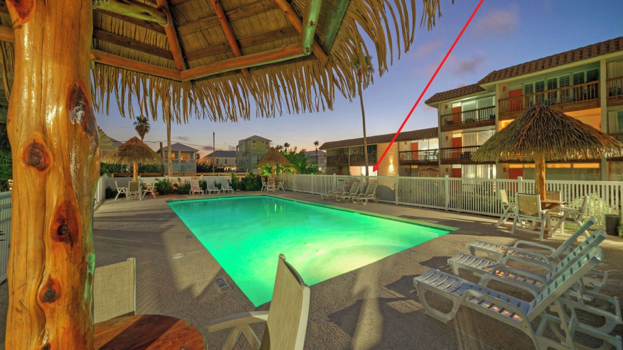 Sport & Beauty 5, Beach Boardwalk Access Pool + Remodeled Interior Tropical Haven by Avantstay, Nueces