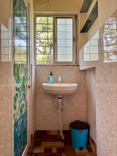 Bathroom 3, Green Palace Guest House, Bankura