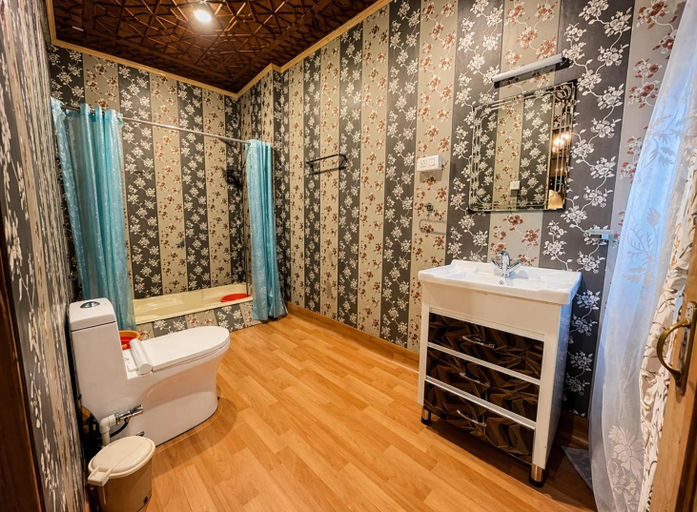 Bathroom 4, The Heritage Group Of Houseboats, Srinagar