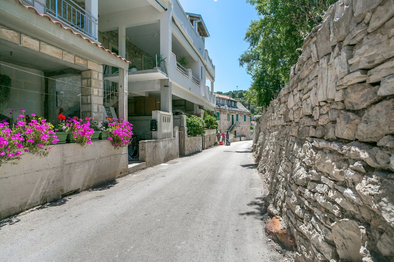 Exterior & Views 2, Alluring Apartment in Stomorska near Sea, Šolta