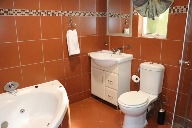 Bathroom 3, Casa Grande Guest Lodge, Bojanala