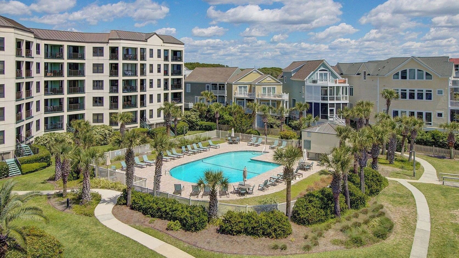 Exterior & Views 2, 402 Summerhouse by Avantstay Beachfront Condo w/ Community Pool Access, Charleston