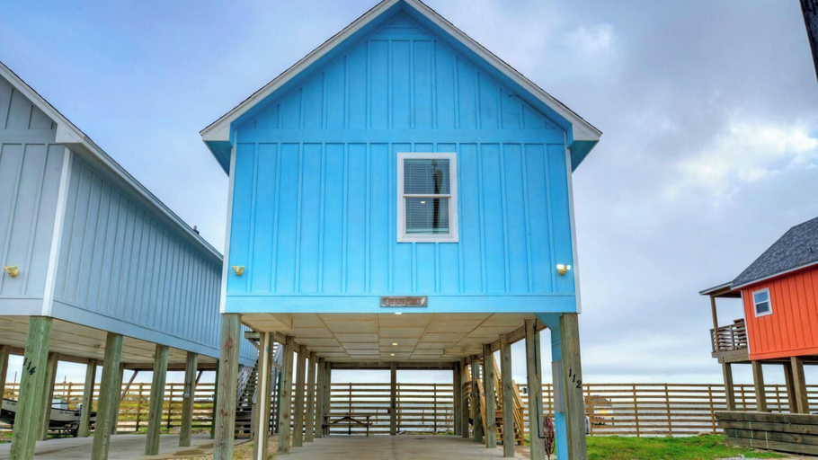 Exterior & Views 2, Panoramic Water Views, Shared Pool, Boat Dock Bayside Lodge by Avantstay, Nueces