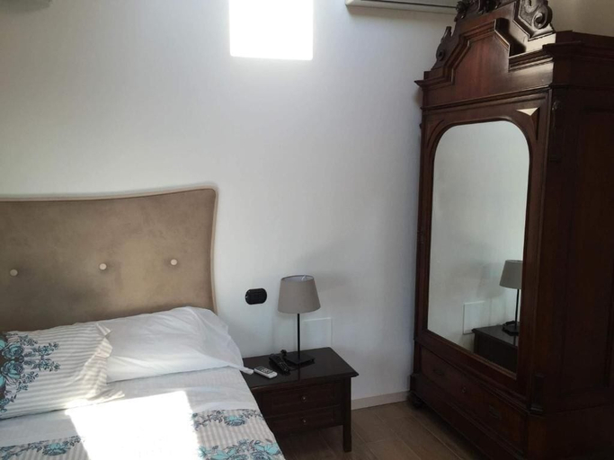 Room 5, Villa Bianca Guest House, Como