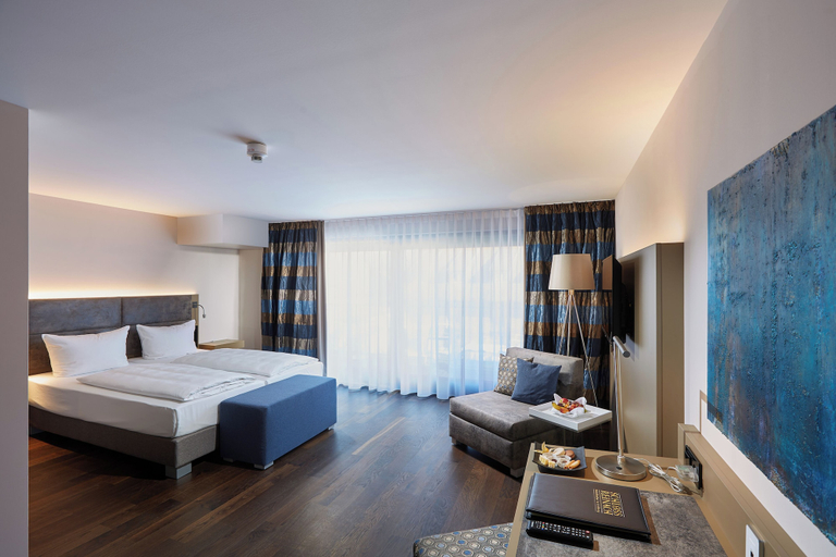 Bedroom 3, Hotel Schloss Reinach, Freiburg im Breisgau