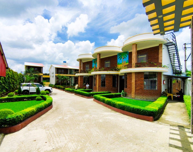 Exterior & Views