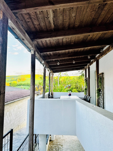 Balcony 5, Cozy 2BR Apt With LR Near Museum Gugging, Wien Umgebung