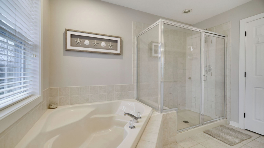Bathroom 4, The Nest at Pinecrest by Avantstay Spacious Deck, Game Room, Fire Pit, Monroe