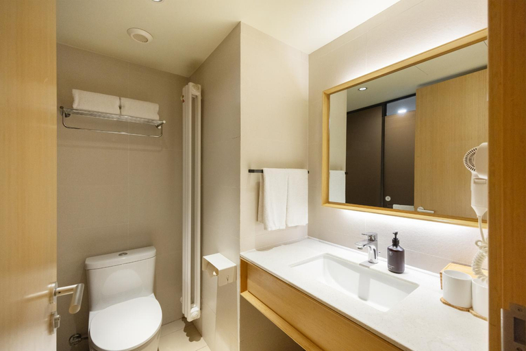 Bathroom 4, Ji Hotel (Beijing Temple of Heaven), Beijing