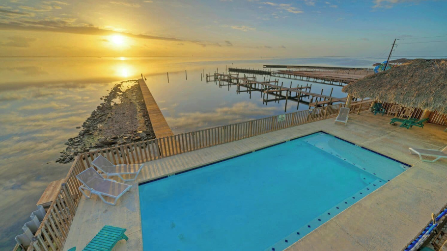 Sport & Beauty, Panoramic Water Views, Shared Pool, Boat Dock Bayside Lodge by Avantstay, Nueces