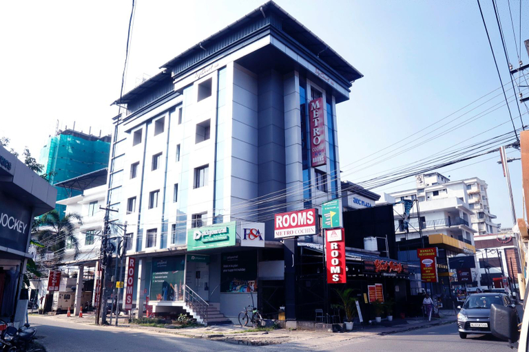 Entrance 5, Metro Kochi business hotel, Ernakulam