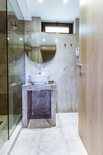 Bathroom 5, Gregory Comfort Hotel, Crete