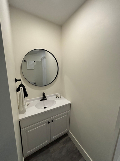 Bathroom 4, Skaha Lake Airport Inn & Suites, Okanagan-Similkameen