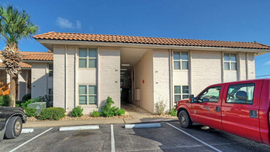 Exterior & Views 2, Beach Boardwalk Access Pool + Remodeled Interior Tropical Haven by Avantstay, Nueces