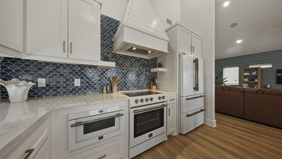 Interior 3, Yahwaves by Avantstay Private Pool + Putting Green + Firepit + Minutes to Mustang Island Beach, Nueces
