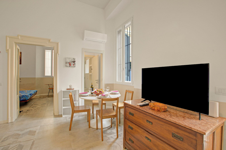 Dining, Beach & Relax - Private Parking and Veranda, Savona
