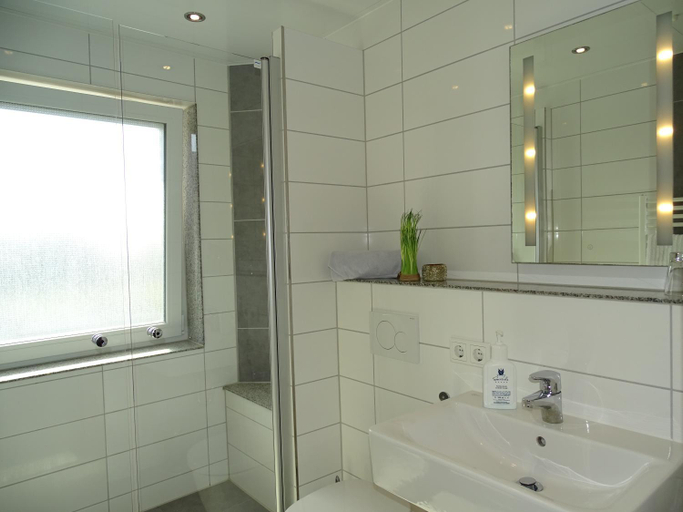 Bathroom 2, Das LENNI, Paderborn