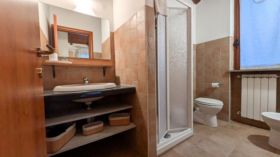Bathroom 4, Appartamenti Residence Montebello, relax con giardino e piscina, La Spezia