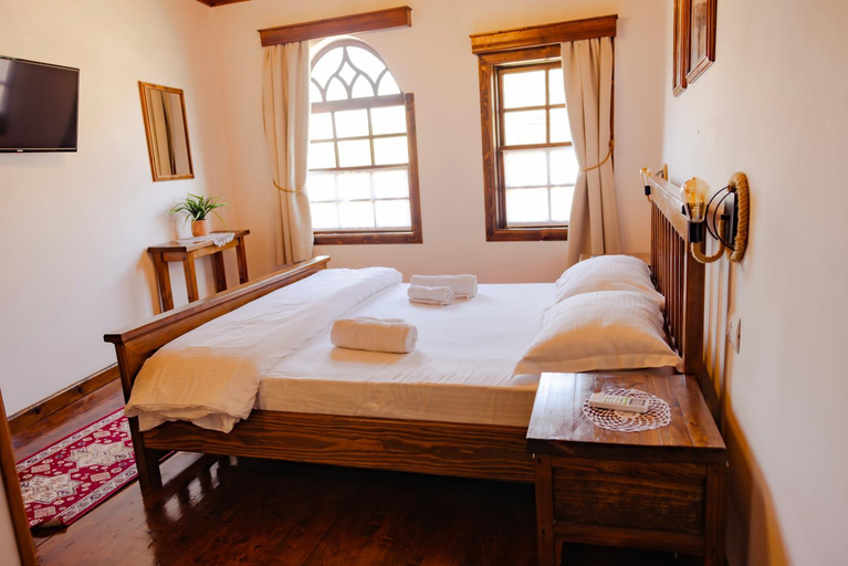 Bedroom 2, Anhel Hotel, Beratit