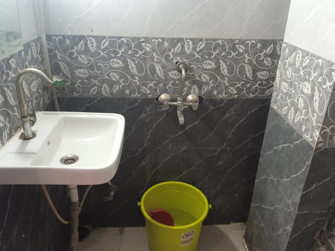 Bathroom 2, Hotel Metro Regency, Lucknow