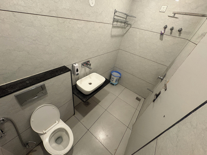 Bathroom, Khatu Shyam Ji Temple Rd, Sikar