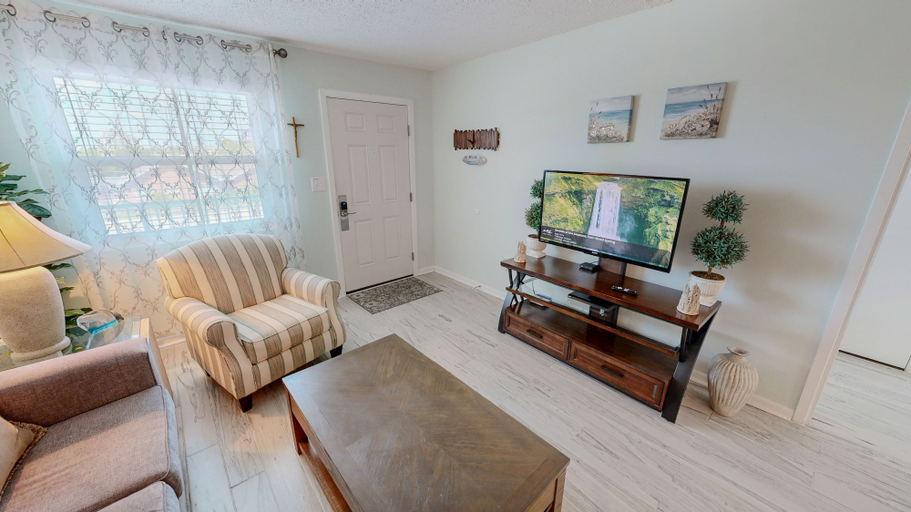 Others 1, Venus 308 overlooking pool Easy Beach Access by RedAwning, Okaloosa