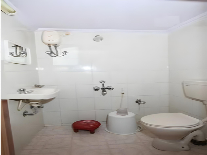 Bathroom, Hotel Sapphire Residency, Mumbai Suburban