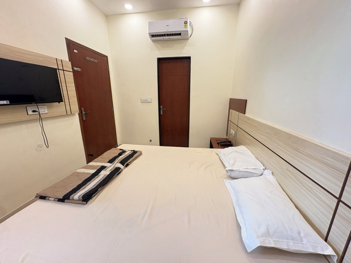 Room 5, Khatu Shyam Ji Temple Rd, Sikar