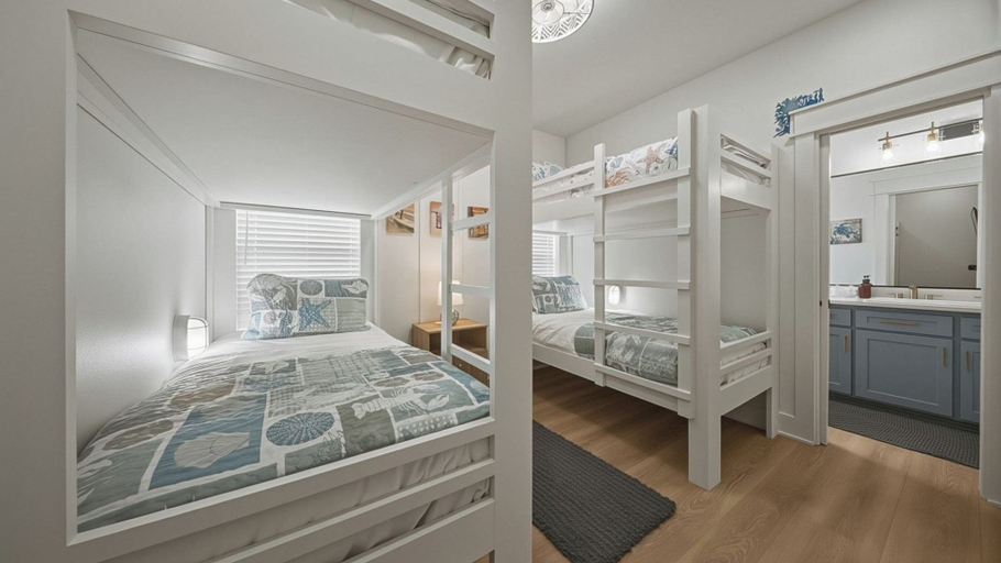 Interior 5, Yahwaves by Avantstay Private Pool + Putting Green + Firepit + Minutes to Mustang Island Beach, Nueces