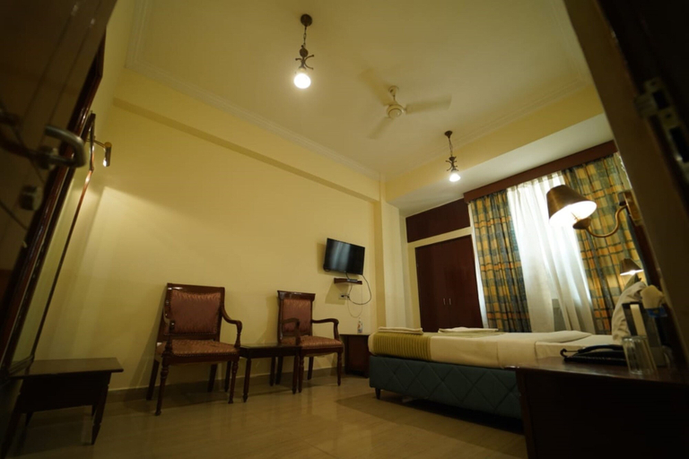 Room 4, Saket Mahatma Gandhi Marg, Kaushambi
