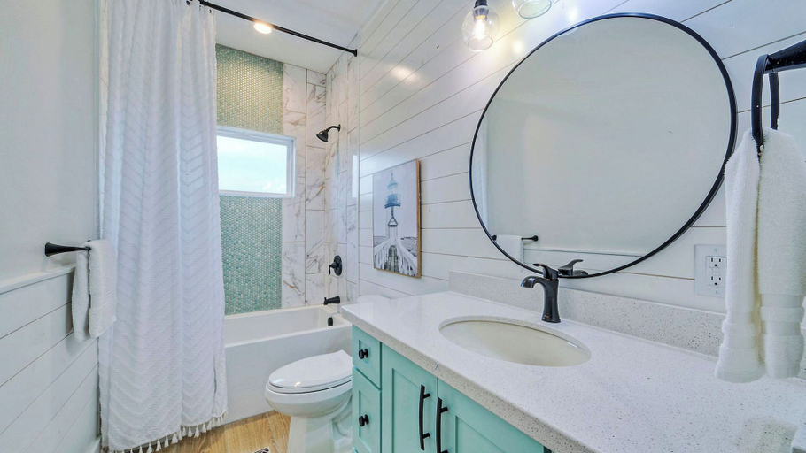 Bathroom 4, Private Pool, Firepit, Balcony, Patio Boat Parking Mint to Be by Avantstay, Nueces