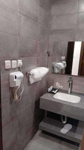 Bathroom 5, Clowzer Serviced Apartments, Riyadh
