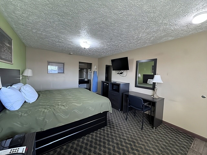 Bedroom 4, Deerfield inn & Suits, Rutherford