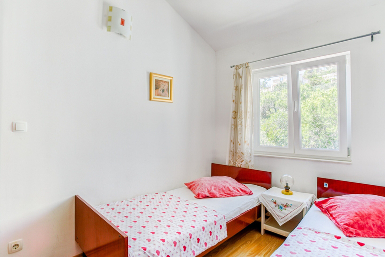 Bedroom 4, Alluring Apartment in Stomorska near Sea, Šolta