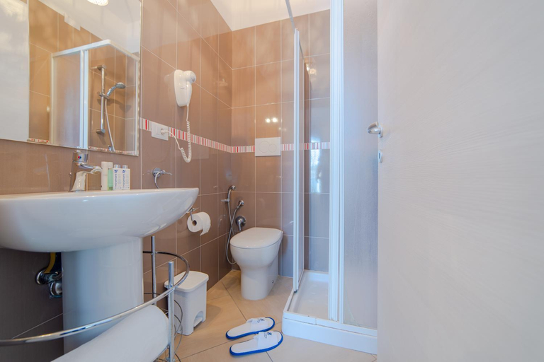Bathroom 2, Sterlizia Rooms, Lecce