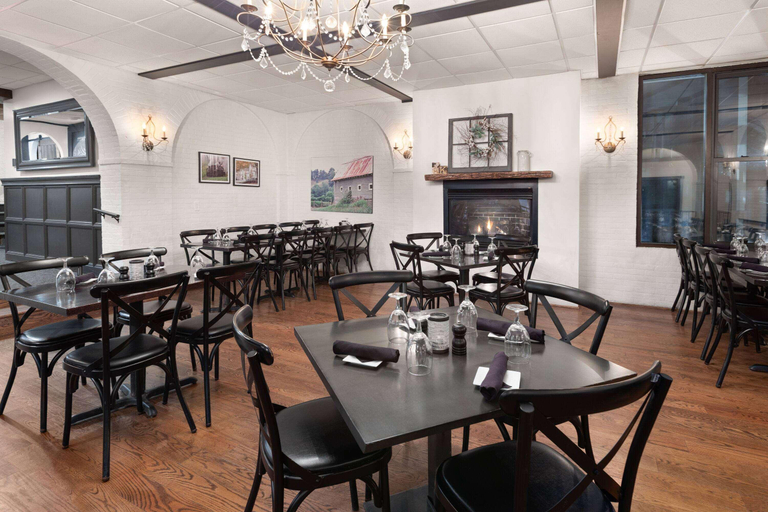 Food & Drinks 4, Corduroy Inn & Lodge Trademark Collection Wyndham, Pocahontas