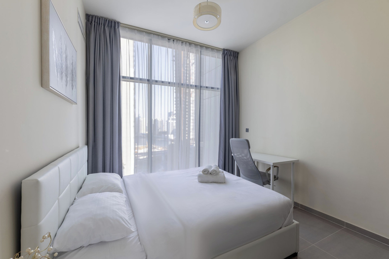 Room 3, Modern 2BR Apartment in Merano Tower, Dubai