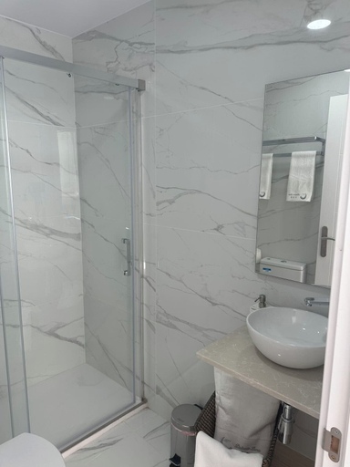 Bathroom 2, Hostal Palacio Leganitos, Madrid