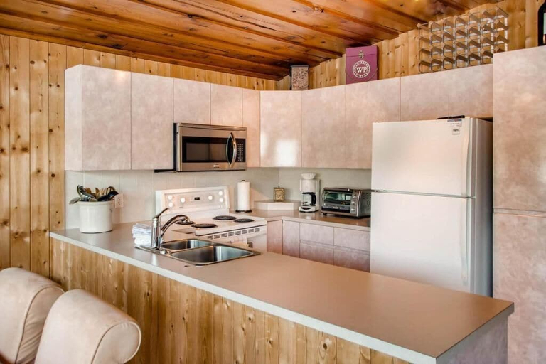Private kitchen, Aussie Summer, Kootenay Boundary
