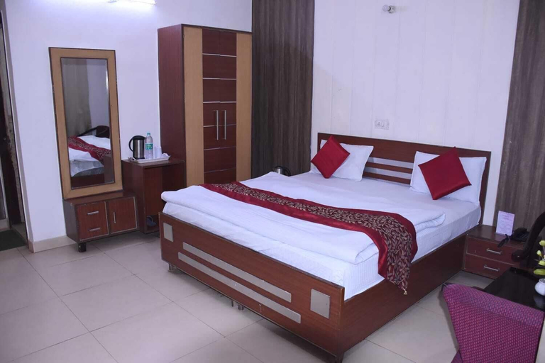 Room 3, Rajhans Regency near sohrab gate, Meerut