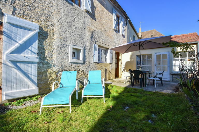 Garden 4, Charming Stay in Montfaucon, Lot