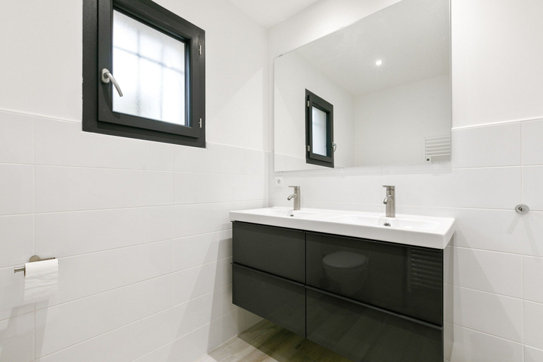 Bathroom 3, Stylish villa in Beaufort with private pool, Hérault